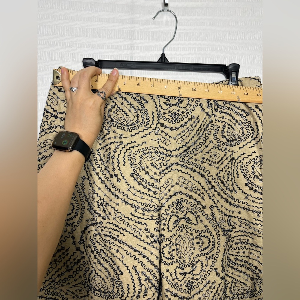 Talbots Women’s Linen/Cotton Tan and Navy Blue embroidered Slacks size 8 - Picture 3 of 9